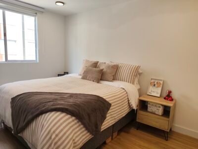 Se arrienda apto de 1 habitación piso 4 (no amoblado)