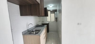 Arriendo Apartamento piso 5 Torre 2- Vista Exterior con Parqueadero descubierto y Bicicletero en cuarto bajo seguridad.