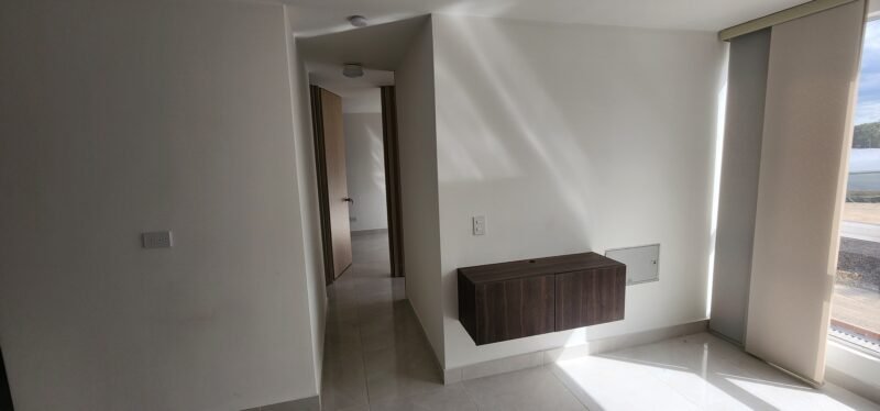 Arriendo Apartamento piso 5 Torre 2- Vista Exterior con Parqueadero descubierto y Bicicletero en cuarto bajo seguridad.