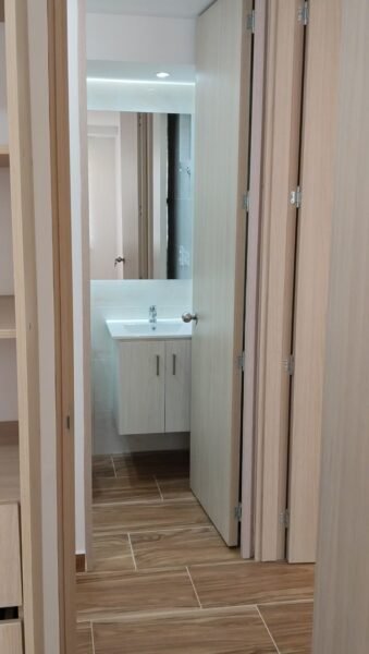 ARRIENDO APARTAMENTOS 2 y 5 PISO